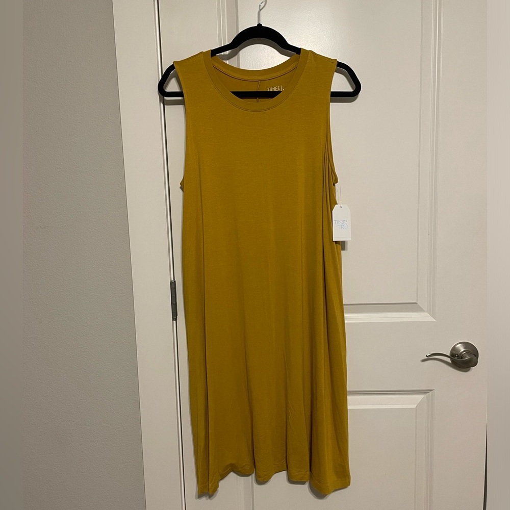 NWT! Time and Tru Women’s Sleeveless Mustard Swing Dress with Pockets Size XL!